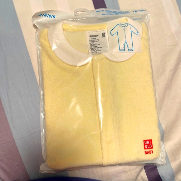Uniqlo onesie (12-18 month) - Picture 1 of 3